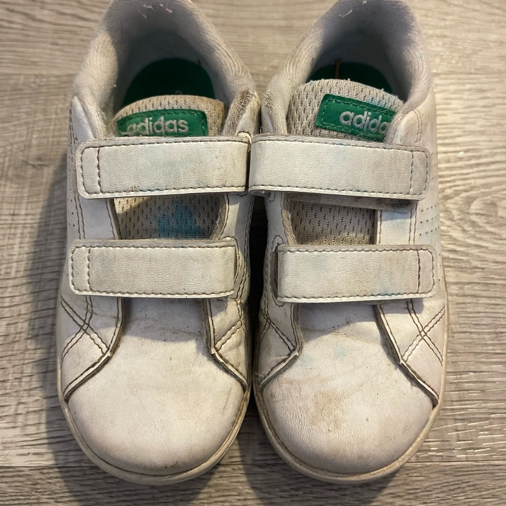 Kids size 10 Adidas Stan smith Velcro